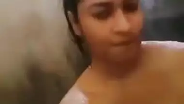 Indian showers starting XXX show washing sex parts for chudai fans