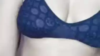 Stripchat young bhabhi showing topless body for money