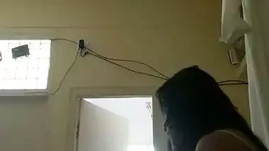 Indian teenage girl naked after shower video