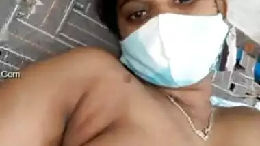 Desi aunty showing her boobs and pussy