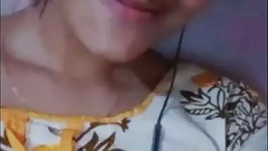 Cute Rajasthani GF showing nude boobs to boyfriend