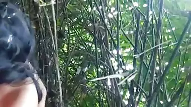 Nude Tamil girl sucking lund of payyan in forest