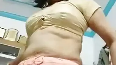 Desi MILF distracted from daily duties by XXX friend asking for XXX show