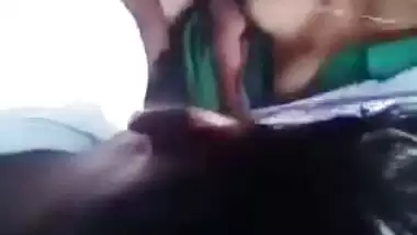 18 yr old teen’s Pakistani sex video from lover’s car
