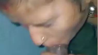 Lady sucks Indian big black dick in desi sex MMS