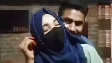 Karachi guy squeezes his sister’s boobs behind his parents