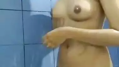 Delhi college girl – Anaya nude bathing solo X