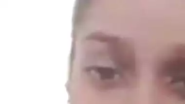 Slim married Tamil wife sharp boobs showing viral MMS