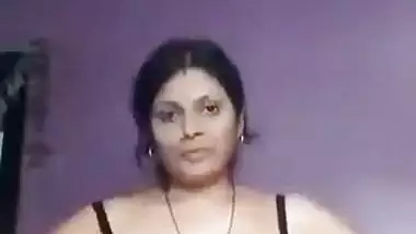 Kolhapur lady records her Indian nude MMS for her lover