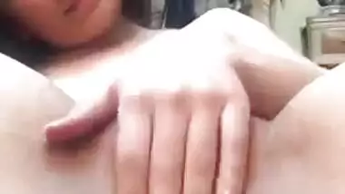 Desi cute girl fingering pussy