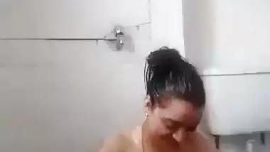Desi sex video of husband fucking his wife during bath