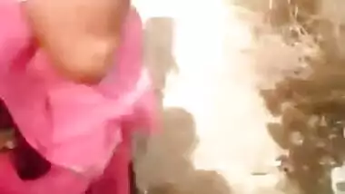 Desi bhabhi Pussy Show in Outdoor