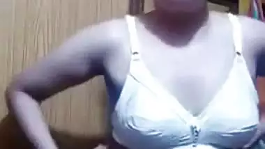 Karachi bhabhi nude stripping solo