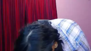 ???? I like this chick, but the camera work sucks in this video