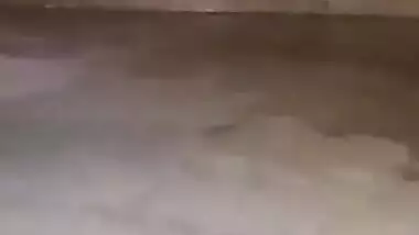Desi aunty pissing
