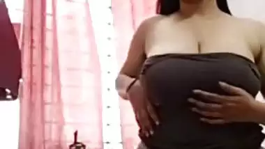 Music class teacher showed huge tits on video call