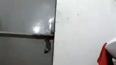 Pakistani bathing leaks video