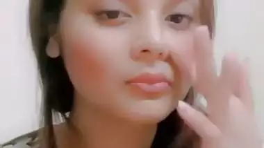 Beautiful big melons showing desi girl selfie viral clip