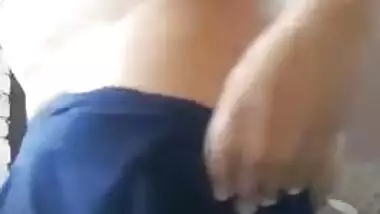 Amateur webcam model from India willingly demonstrates XXX parts