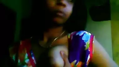 Cute Mallu Girl Showing her Boobs