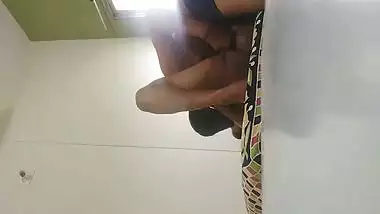 Indian lovers fingering and fucking XXX porn video