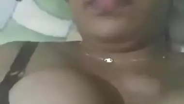 Desi bitch doesn't take off black bra to tease guys as long as possible
