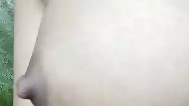 Cute girl outdoor nude video making for boyfriend