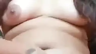 Nude Indian teen exposes her pussy and ass