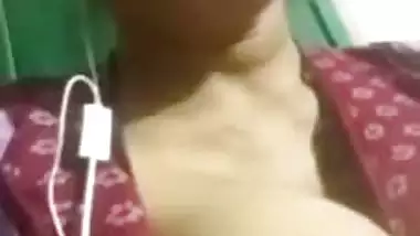 Malayali aunty showing boobs making a guy masturbate on the video call