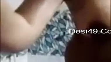 XXX-shaped body of Indian woman looks amazing on camera after shower