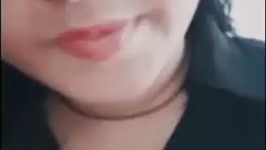 Beautiful girlfriend in maxi shows boobs viral video