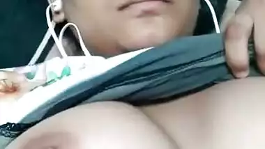 Indian Girl Showing Her Boobs and Ass on Video Call