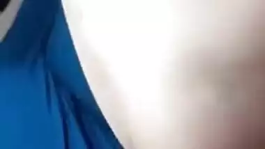 Driver manages to touch Indian passenger's pussy and tits during riding