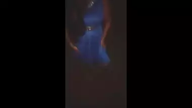 Desi aunty showing her pussy