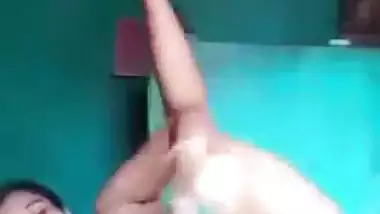 Indian village hottie – Desi nude acrobat show